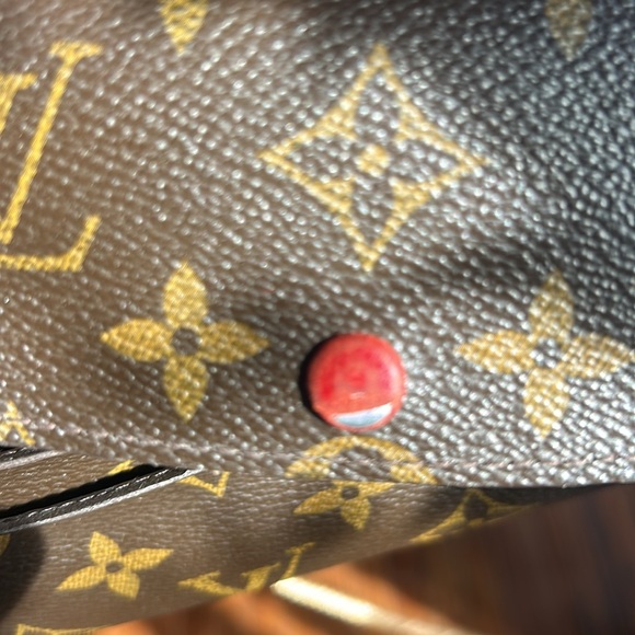 $1200 Authentic LOUIS VUITTON Wallet - Picture 5 of 7